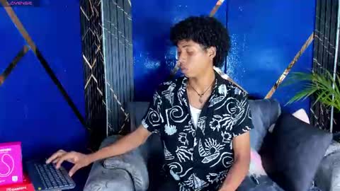 sky_walkerss online show from June 14, 5:37 pm