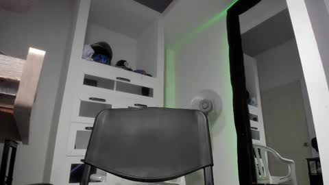 sky_wild online show from May 30, 5:26 am