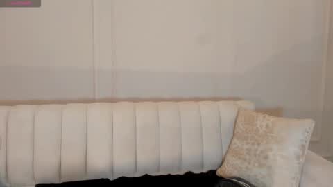 Snapshot of skydelacroix chatting on March 21, 3:33 am Sky Delacroix online show from March 21, 3:33 am