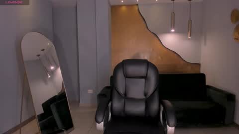 Snapshot of skydelacroix chatting on March 26, 3:12 am Sky Delacroix online show from March 26, 3:12 am