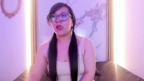 skye_bluee_ online show from September 16, 3:07 am