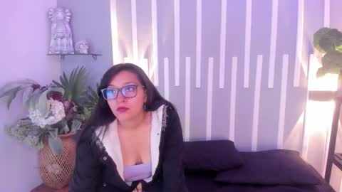 skye_bluee_ online show from September 20, 2:56 am