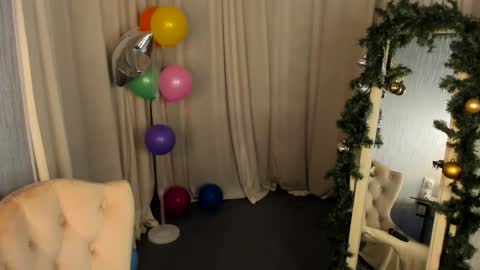 Skye online show from December 14, 4:31 pm
