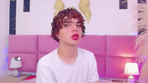 Snapshot of skyee_angel chatting on December 14, 1:49 pm Angel online show from December 14, 1:49 pm