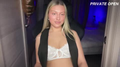 GARRY AND SOPHIA online show from February 18, 8:58 pm