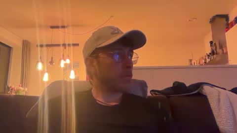 skyisthelimit1995 online show from March 25, 8:48 pm