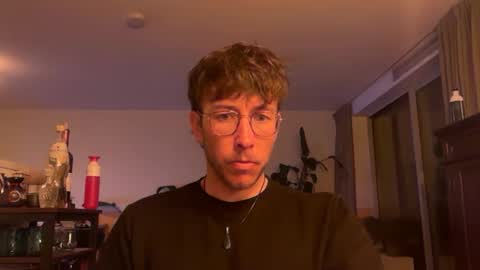 skyisthelimit1995 online show from March 28, 7:46 pm