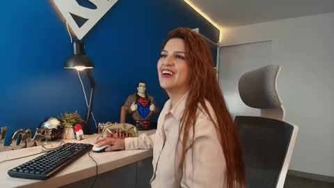 Snapshot of skylar__desire chatting on October 30, 11:44 am skylar__desire online show from October 30, 11:44 am