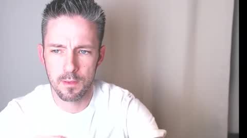 Snapshot of skylarrgrey chatting on March 29, 7:08 am SkylarGrey online show from March 29, 7:08 am