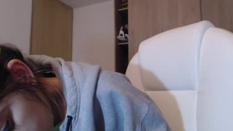 Skyler online show from December 22, 4:50 am