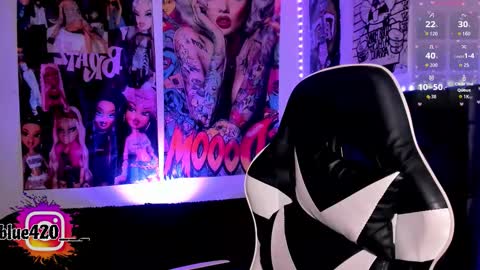 Snapshot of skyler__blue4 chatting on February 16, 2:40 am blue online show from February 16, 2:40 am