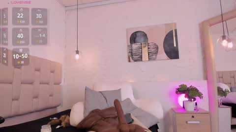    online show from December 14, 3:15 pm