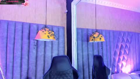 skylerbloom online show from June 17, 8:32 pm