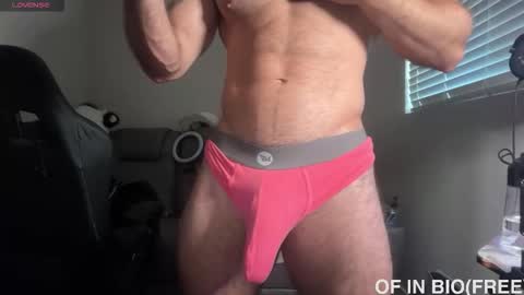 Snapshot of skylerflexes chatting on February 20, 11:38 pm Skyler Flexes online show from February 20, 11:38 pm