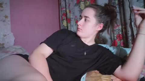 skyressie333 online show from December 1, 5:24 pm