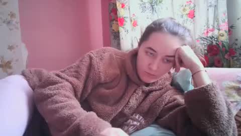 skyressie333 online show from December 18, 8:09 am