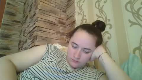 skyressie333 online show from October 19, 8:37 am