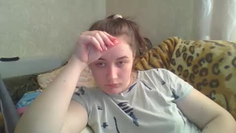 skyressie333 online show from March 17, 6:50 am