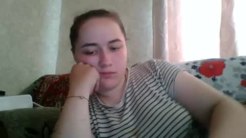 skyressie333 online show from June 12, 7:29 am