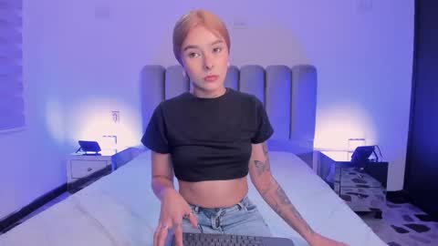 skythompson online show from September 18, 4:25 am