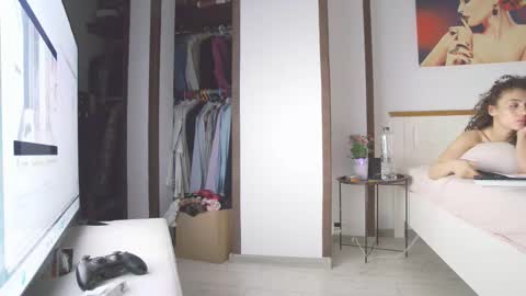 Yara online show from April 19, 7:05 pm