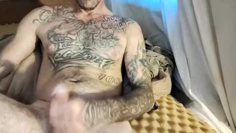 Snapshot of slangincock69 chatting on December 27, 10:16 pm SexyMFSlangincock69FYPM online show from December 27, 10:16 pm