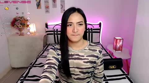 Queen Cyrine online show from January 10, 7:04 am