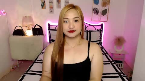 Snapshot of slave_amanda69 chatting on June 8, 6:36 am Queen Cyrine online show from June 8, 6:36 am