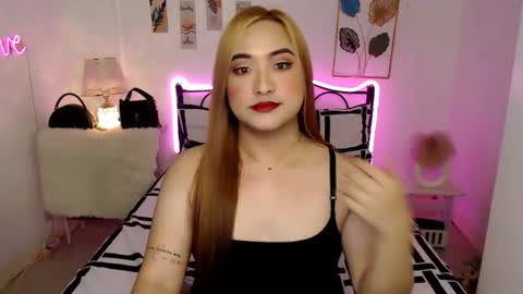 Snapshot of slave_amanda69 chatting on June 9, 12:55 am Queen Cyrine online show from June 9, 12:55 am