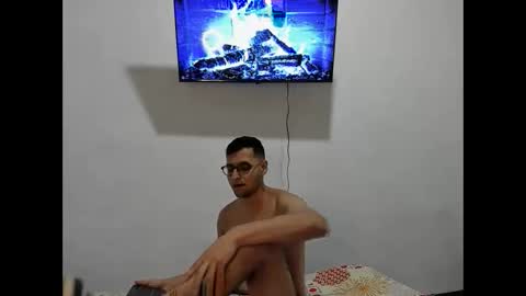 Snapshot of slayer19tm chatting on October 19, 1:17 am slayer19tm online show from October 19, 1:17 am