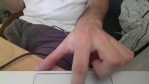 Snapshot of sleepless19 chatting on March 18, 11:24 am sleepless19 online show from March 18, 11:24 am