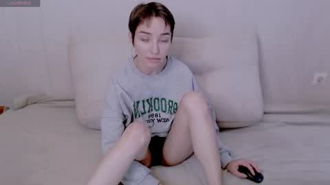 sleepy_ash_ online show from June 15, 12:40 pm