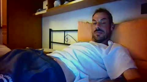 Snapshot of slevin1983 chatting on April 3, 4:16 pm slevin online show from April 3, 4:16 pm
