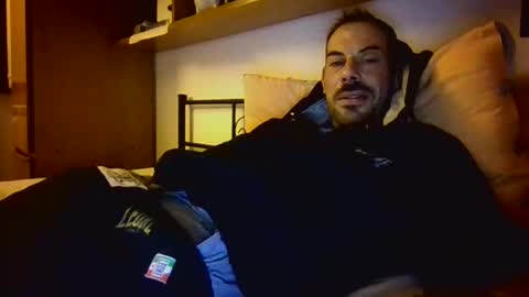 Snapshot of slevin1983 chatting on April 6, 1:36 am slevin online show from April 6, 1:36 am