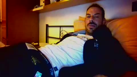 Snapshot of slevin1983 chatting on April 7, 10:42 pm slevin online show from April 7, 10:42 pm