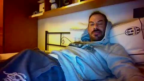 Snapshot of slevin1983 chatting on April 14, 10:32 am slevin online show from April 14, 10:32 am