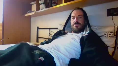 Snapshot of slevin1983 chatting on April 26, 4:48 pm slevin online show from April 26, 4:48 pm
