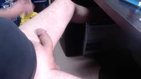 Snapshot of sliderguy699 chatting on February 19, 3:02 am sliderguy699 online show from February 19, 3:02 am