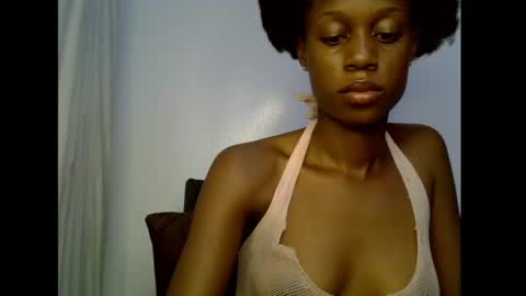 Snapshot of slim_candy12 chatting on May 31, 7:59 am Lily online show from May 31, 7:59 am