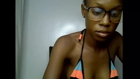 Snapshot of slim_candy12 chatting on May 31, 6:09 pm Lily online show from May 31, 6:09 pm