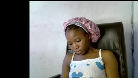 Snapshot of slim_ebonypet chatting on April 19, 11:42 am Crystal online show from April 19, 11:42 am