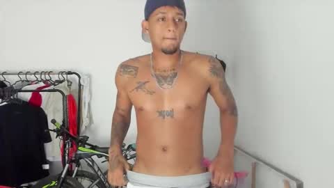 Snapshot of slim_master12 chatting on April 13, 7:36 am slim_master12 online show from April 13, 7:36 am