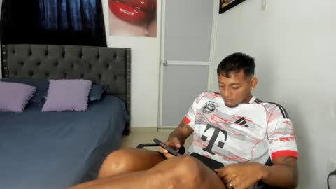 Snapshot of slim_master12 chatting on June 15, 6:21 pm slim_master12 online show from June 15, 6:21 pm