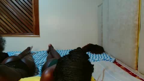 Snapshot of slim_pearly chatting on September 16, 7:15 pm Pearly online show from September 16, 7:15 pm