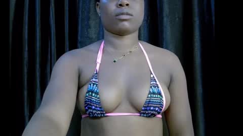 Snapshot of slim_thick12 chatting on November 13, 9:14 pm Tems online show from November 13, 9:14 pm