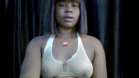 Snapshot of slim_thick12 chatting on November 16, 6:41 am Tems online show from November 16, 6:41 am