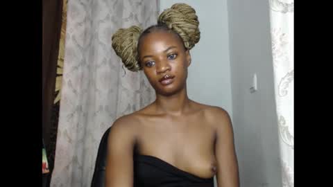 Snapshot of slimfit_girl chatting on November 29, 6:38 am Slimfit girl online show from November 29, 6:38 am