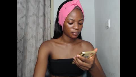 Snapshot of slimfit_girl chatting on December 4, 6:12 am Slimfit girl online show from December 4, 6:12 am