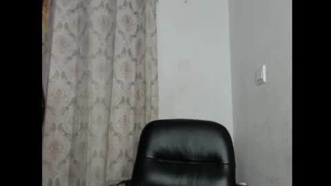 Snapshot of slimfit_girl chatting on December 5, 6:11 am Slimfit girl online show from December 5, 6:11 am