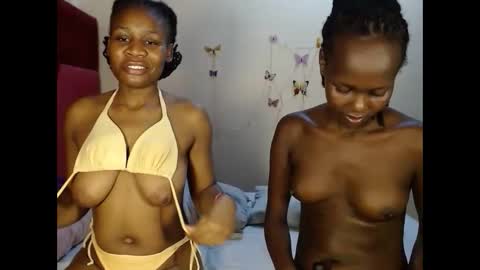 Snapshot of slimmy_kitties chatting on November 18, 3:12 am slimmy_kitties online show from November 18, 3:12 am